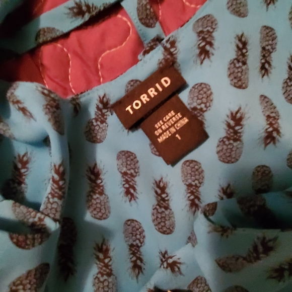 Torrid Pineapple tank - Picture 3 of 3